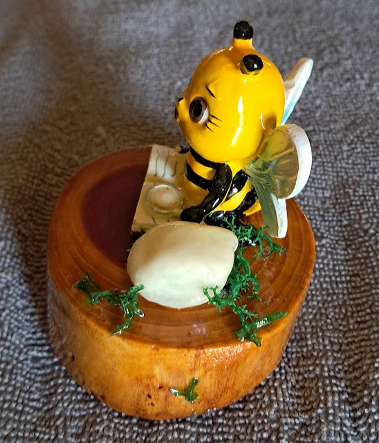 Cedar Cookie Honeybee Figurine
