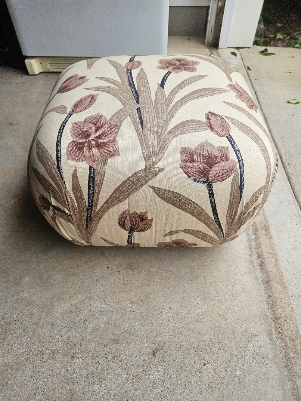 Ottoman on wheels