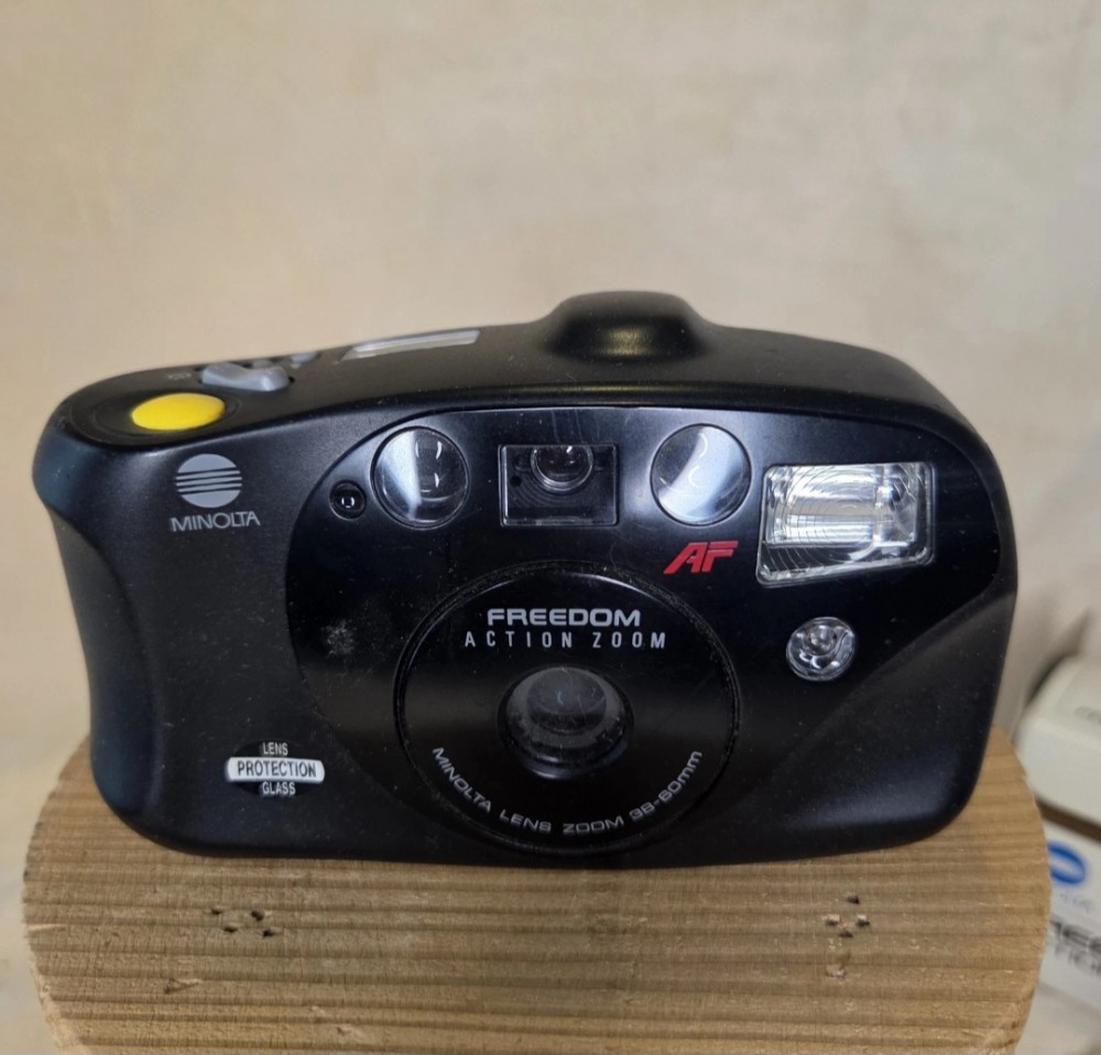 Minolta Freedom Action Zoom AF 35mm Camera, Point & Shoot Not Tested