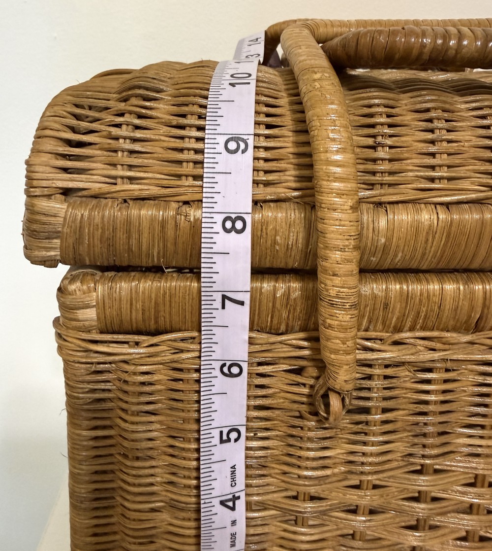 Wicker picnic basket