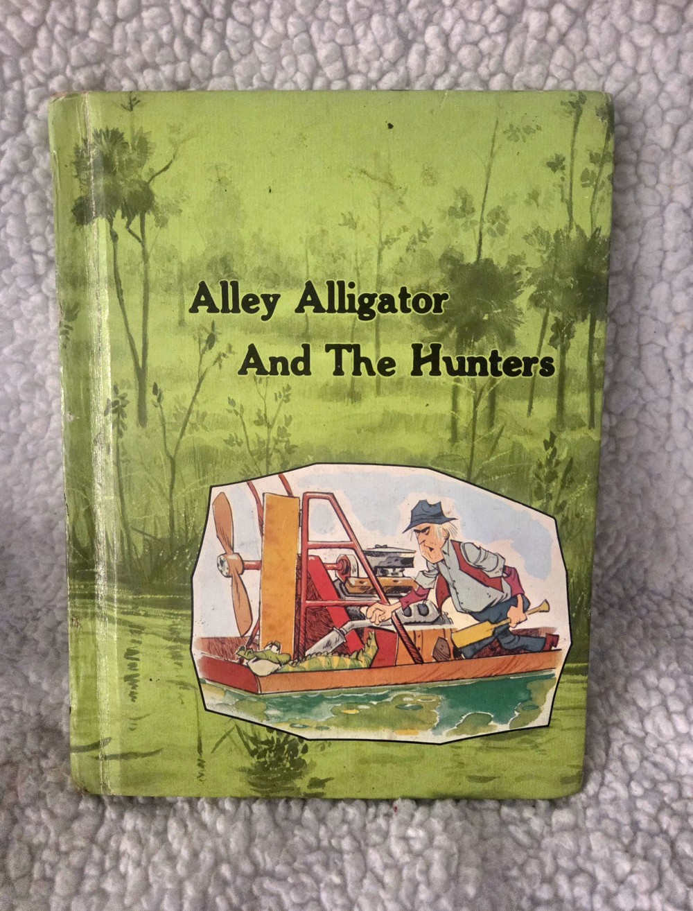 VTG Allie Alligator & The Hunters Book