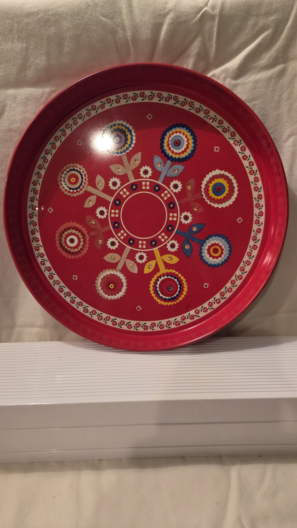 DO-1717 retro red round metal tray