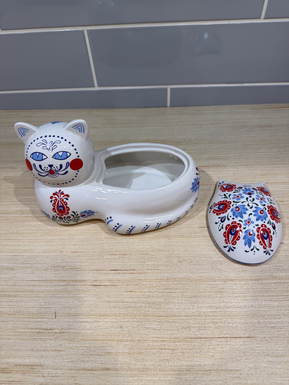 Vtg. Elizabeth Arden Cat Trinket Box