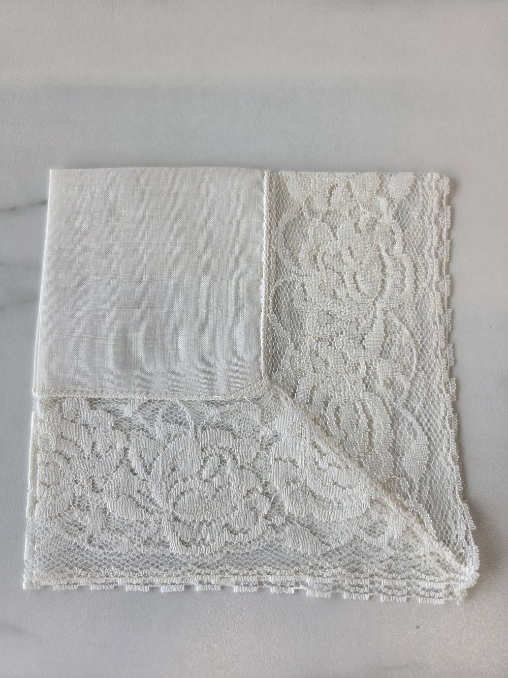 HK-804 vintage hankie with wide lace