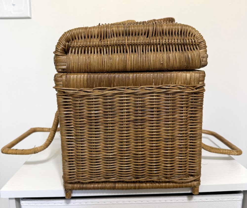 Wicker picnic basket