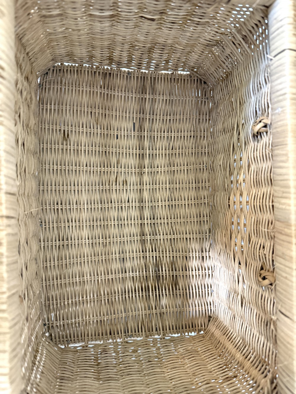 Wicker picnic basket
