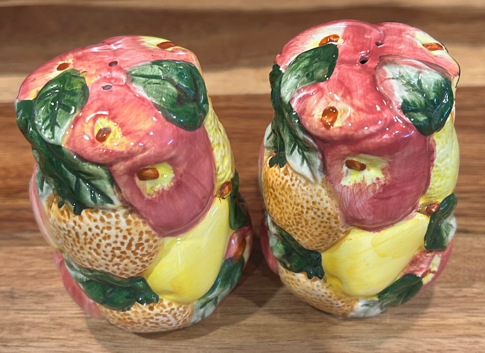 VTG Hand-Painted Ceramic Fruit Basket Salt and Pepper Shakers Set