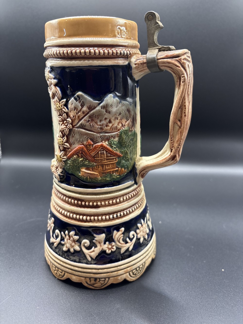 Hoehr German Style Relief Beer Stein 1/4 L ~7.5 in H