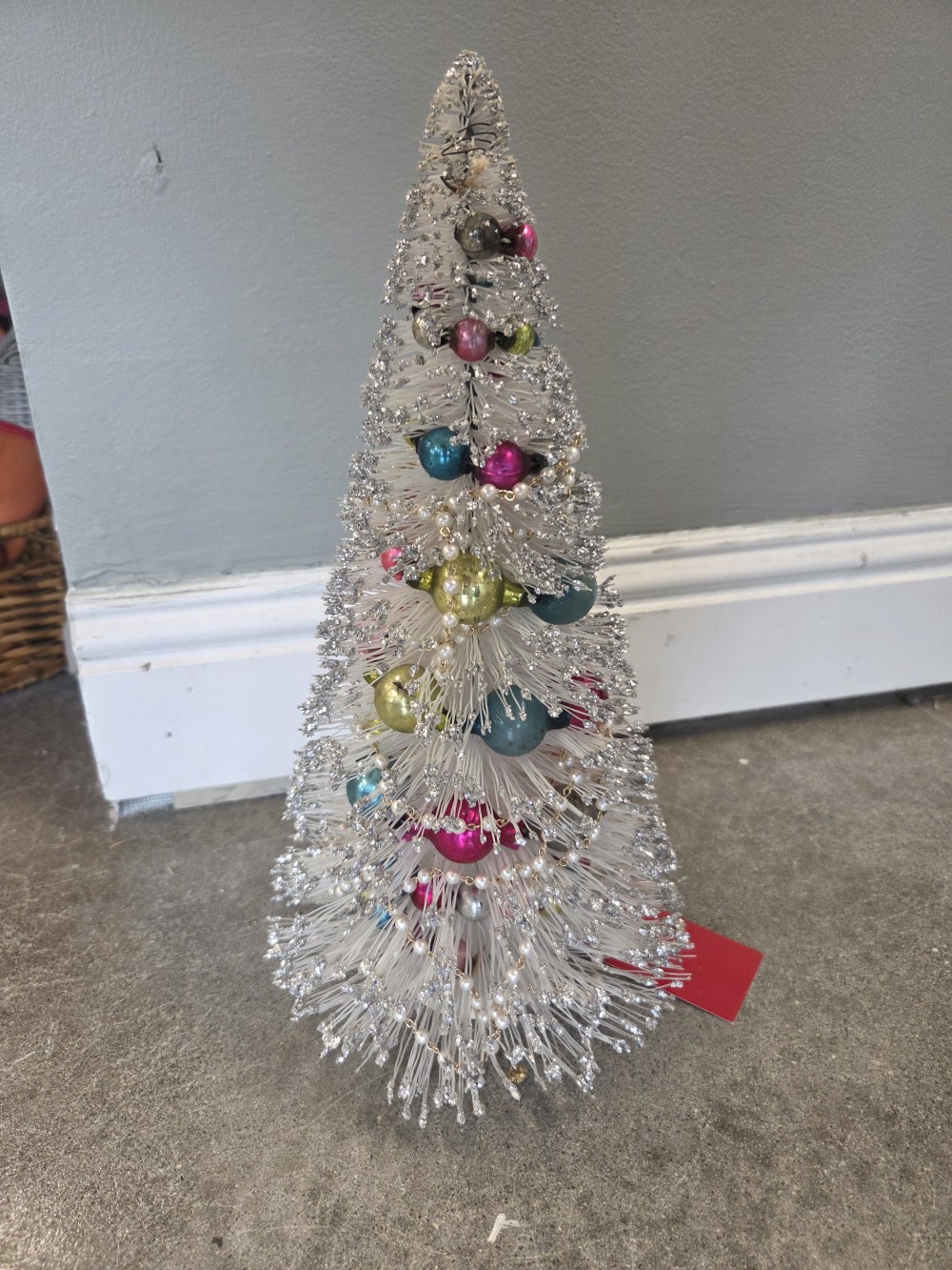 DO-1611 retro bottlebrush Christmas tree