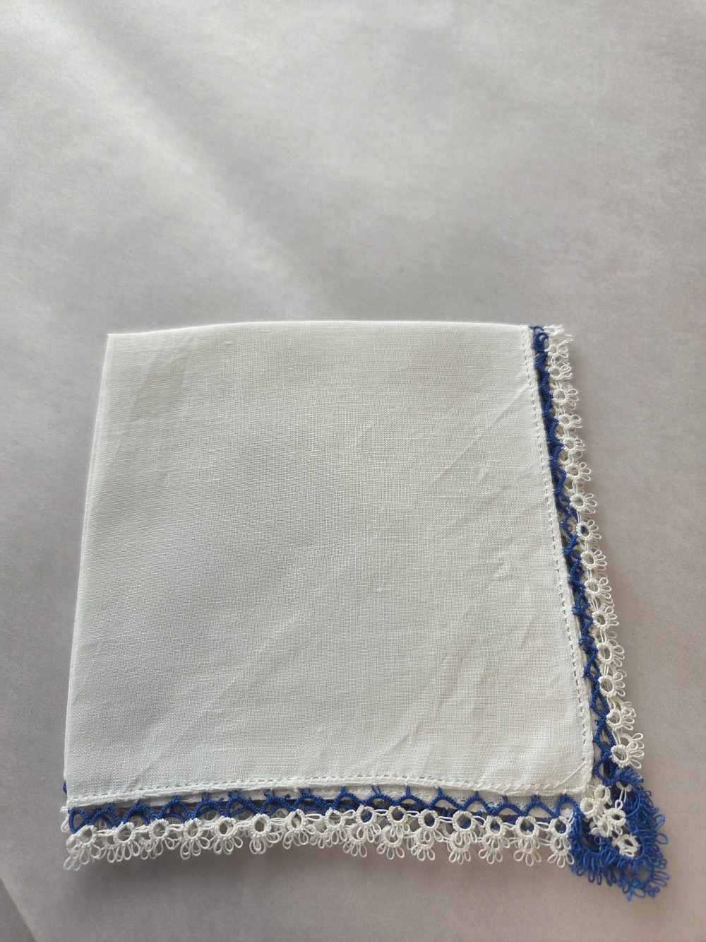 HK-781 vintage hankie blue tatted edge