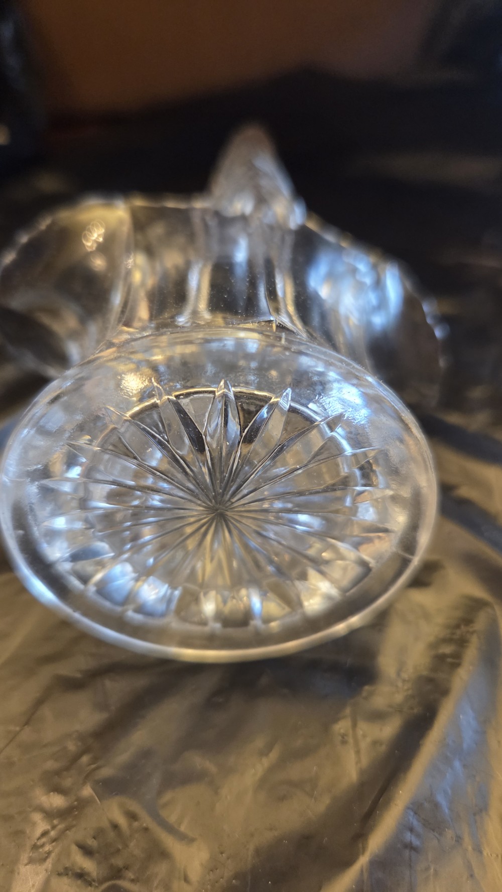 DO-1772 vtg clear glass basket