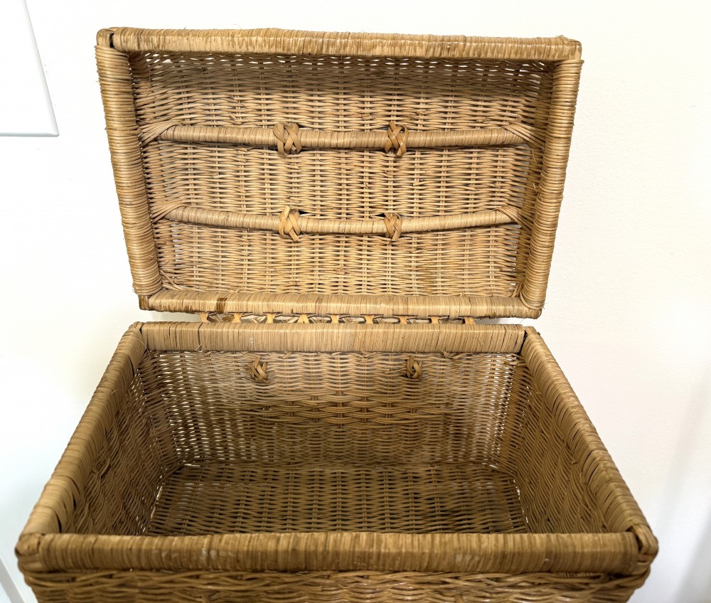 Wicker picnic basket