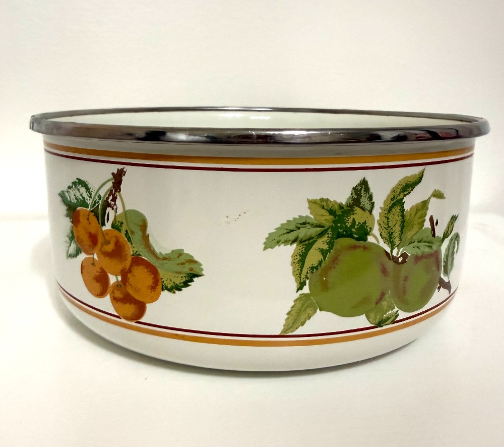 Enamelware Strawberry Nesting Bowl 1