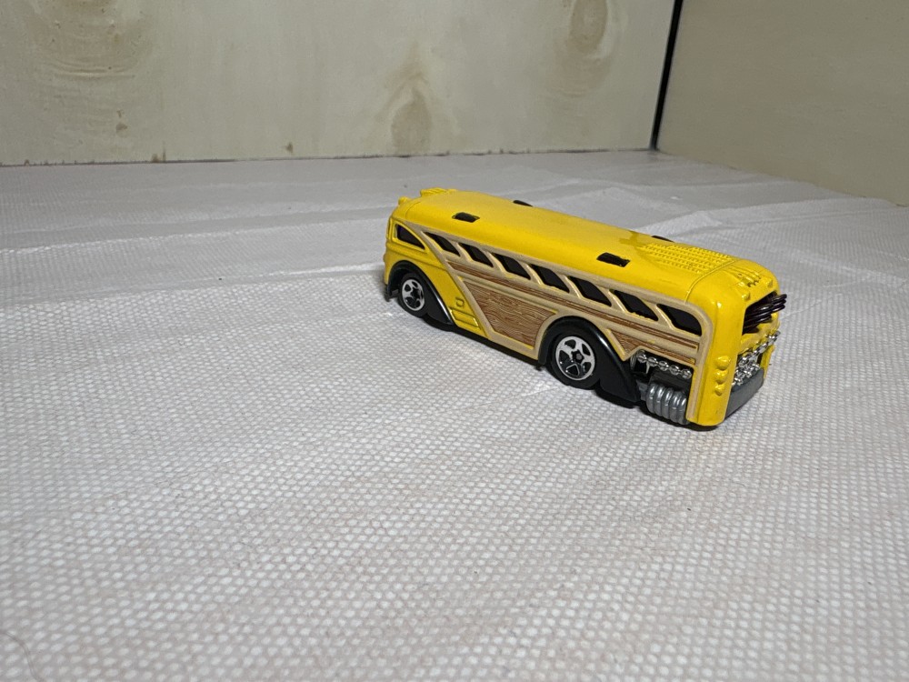 Hot Wheels 2000 Surfin School Bus