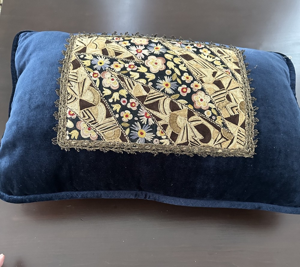 Vtg. Crewel Embroidery on Navy Velvet Pillow