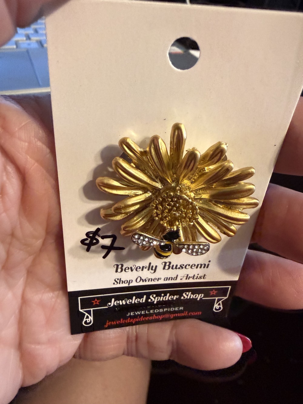 Brooch Pin - Flower w Landed Bee