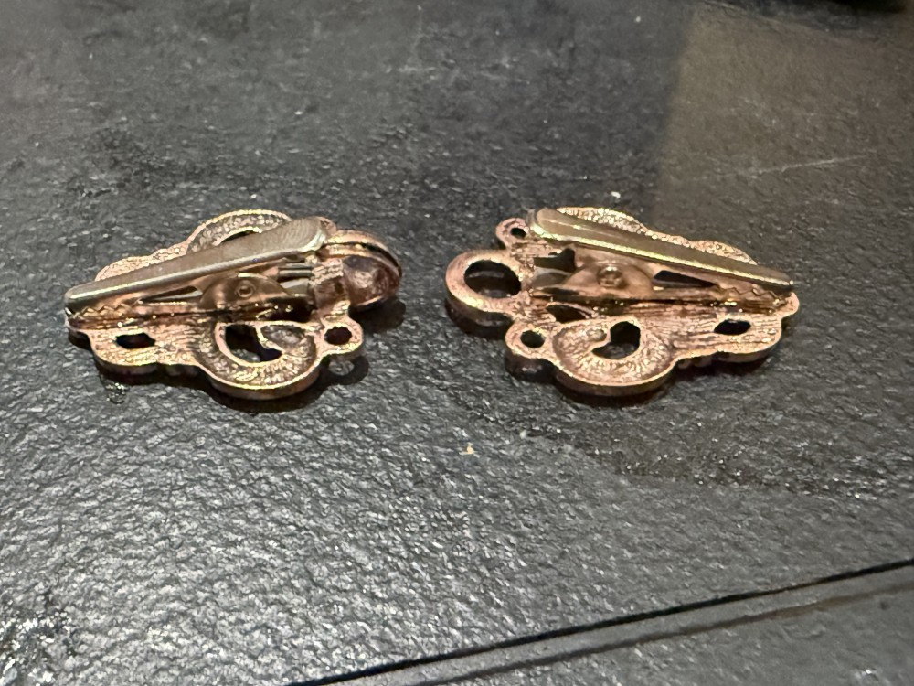 Sweater Clip, Cloak Clip, Dress Clip: Swirls Loops