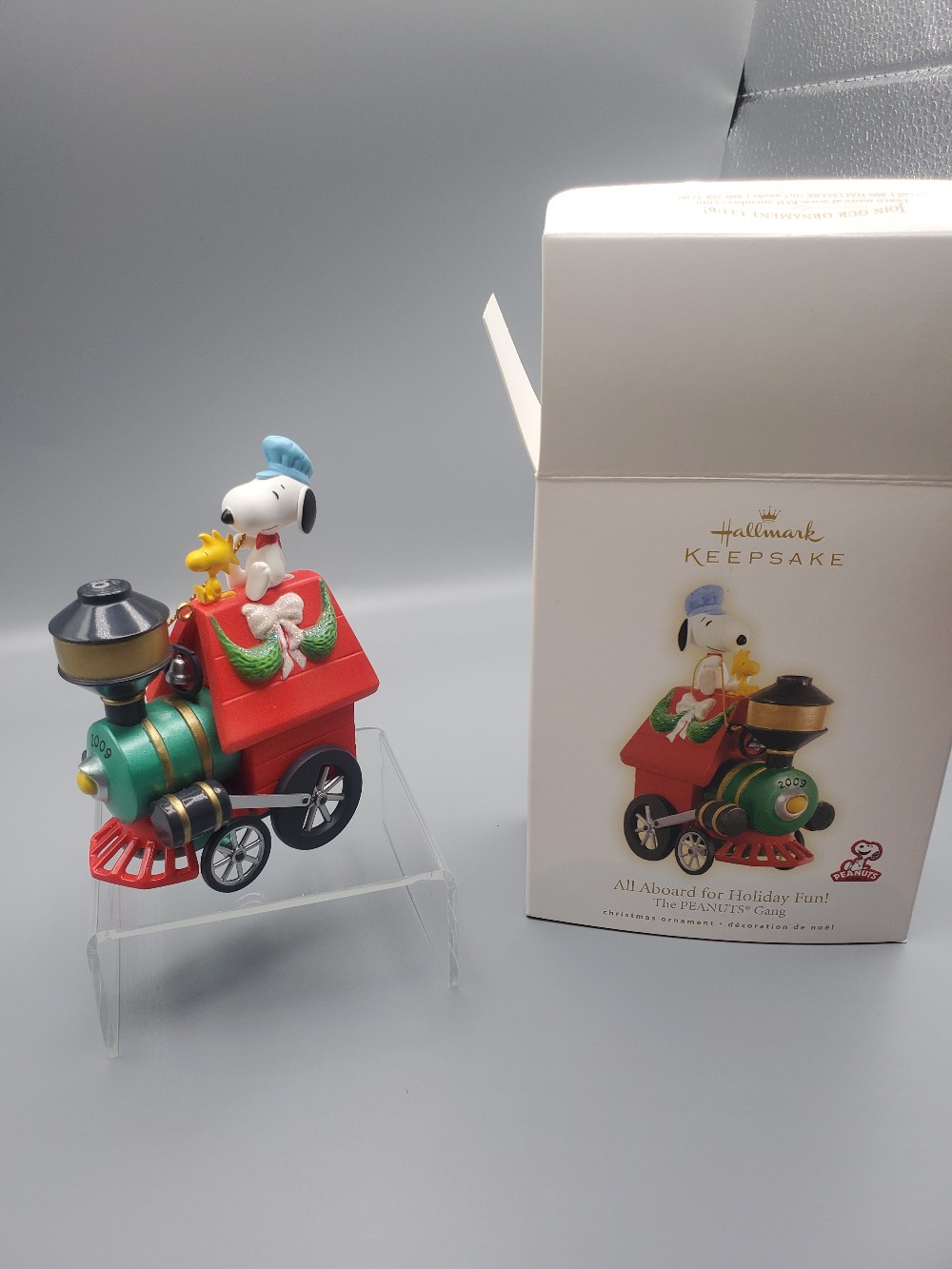 Hallmark Keepsake PEANUTS All Abord Ornament