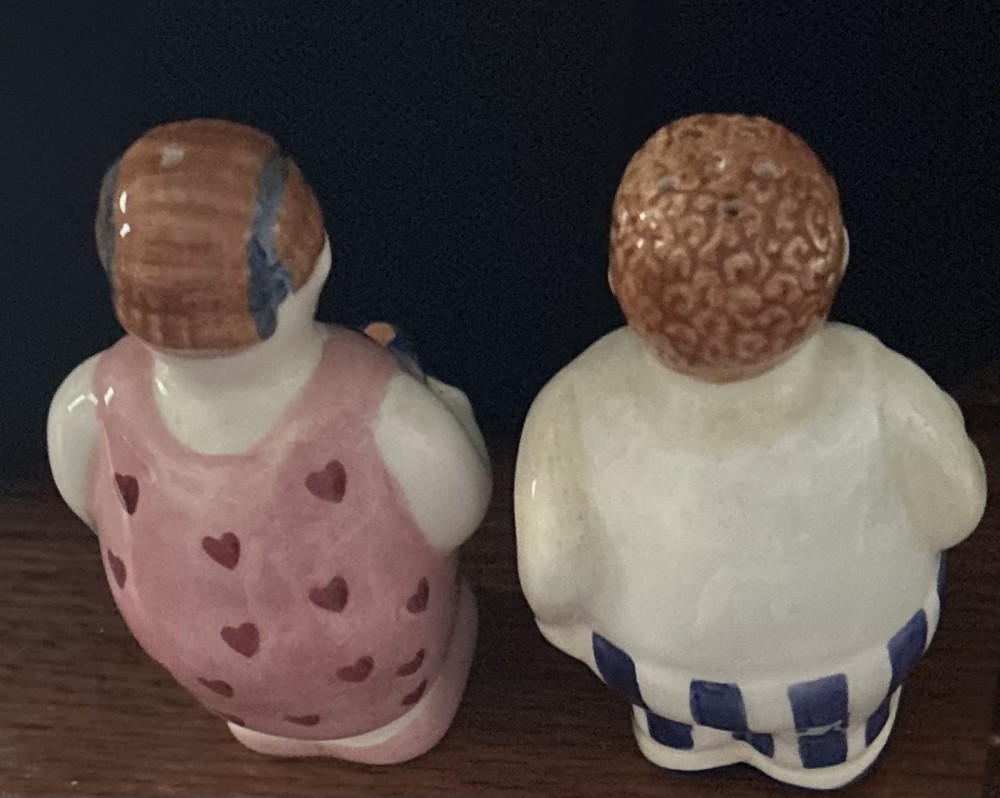 VTG chubby couple salt and pepper shaker set