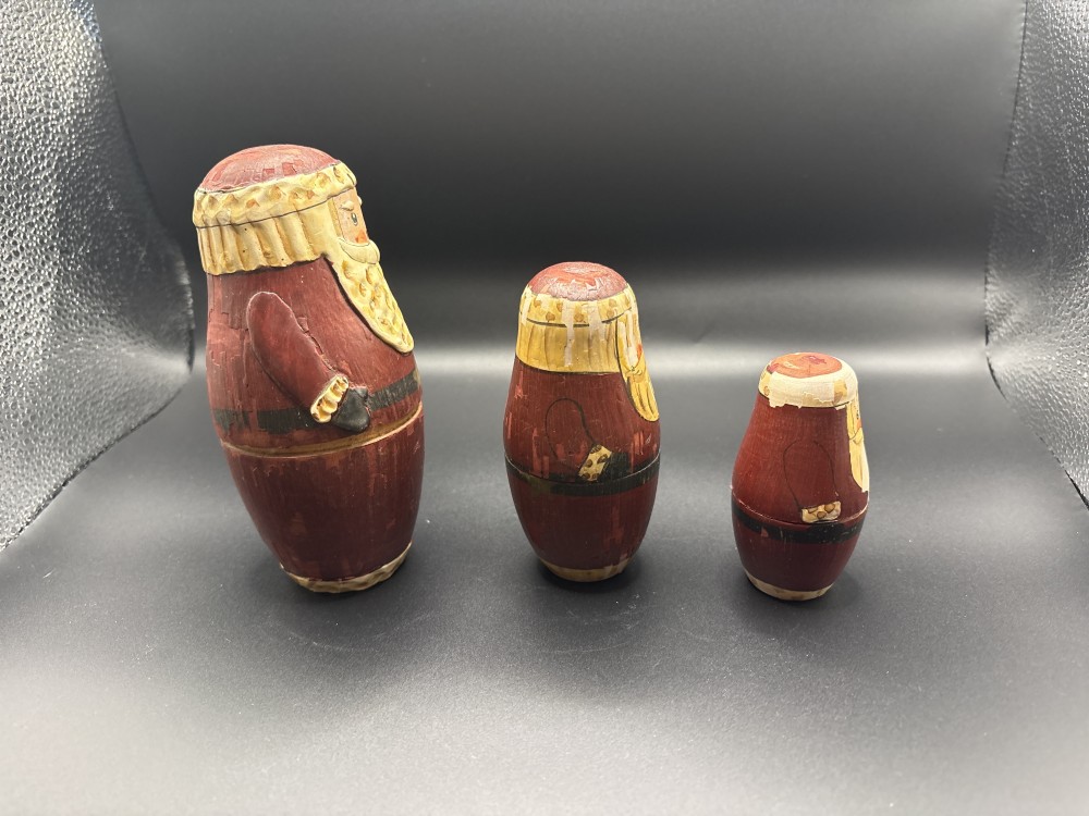 Nesting Santa Set of 3 Vintage