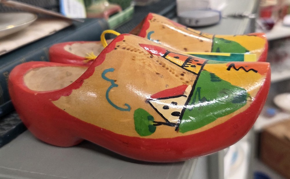 DO-1174 Pair Vtg Wood Dutch Shoes