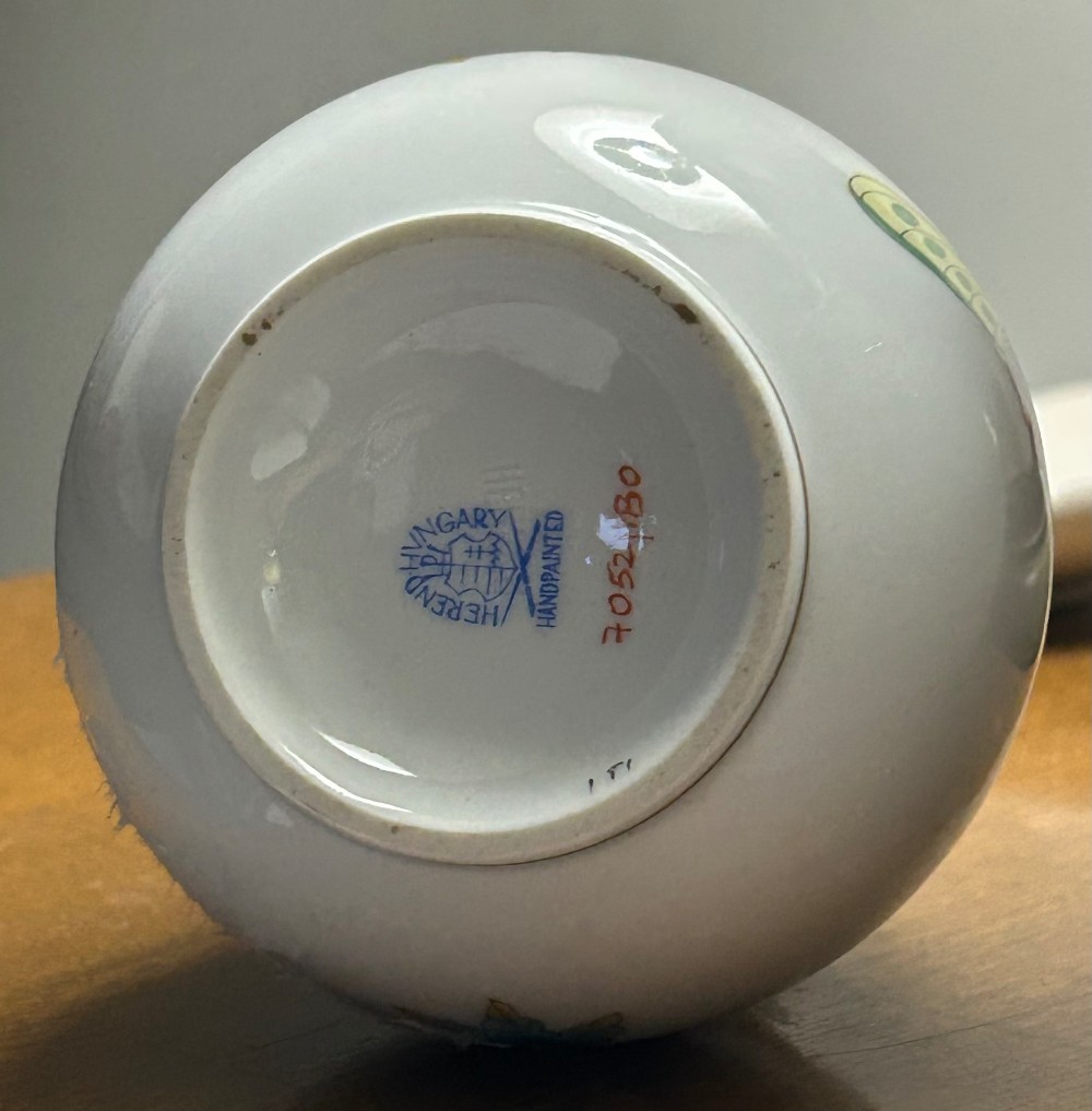 VTG Herend Queen Victoria Porcelain Bud Vase (Model 7052)