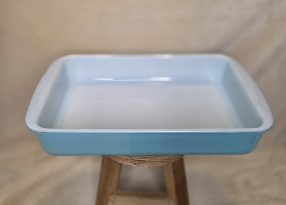 VTG Pyrex Turquoise 231 Baker