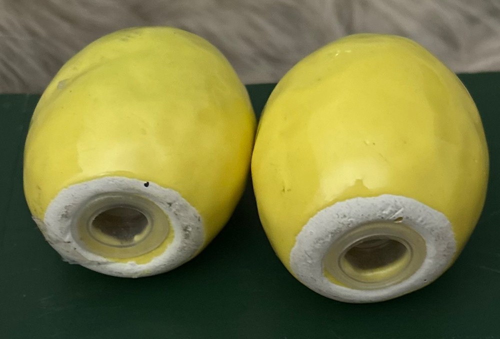 VTG Mid-Century Ceramic Pear Salt and Pepper Shakers