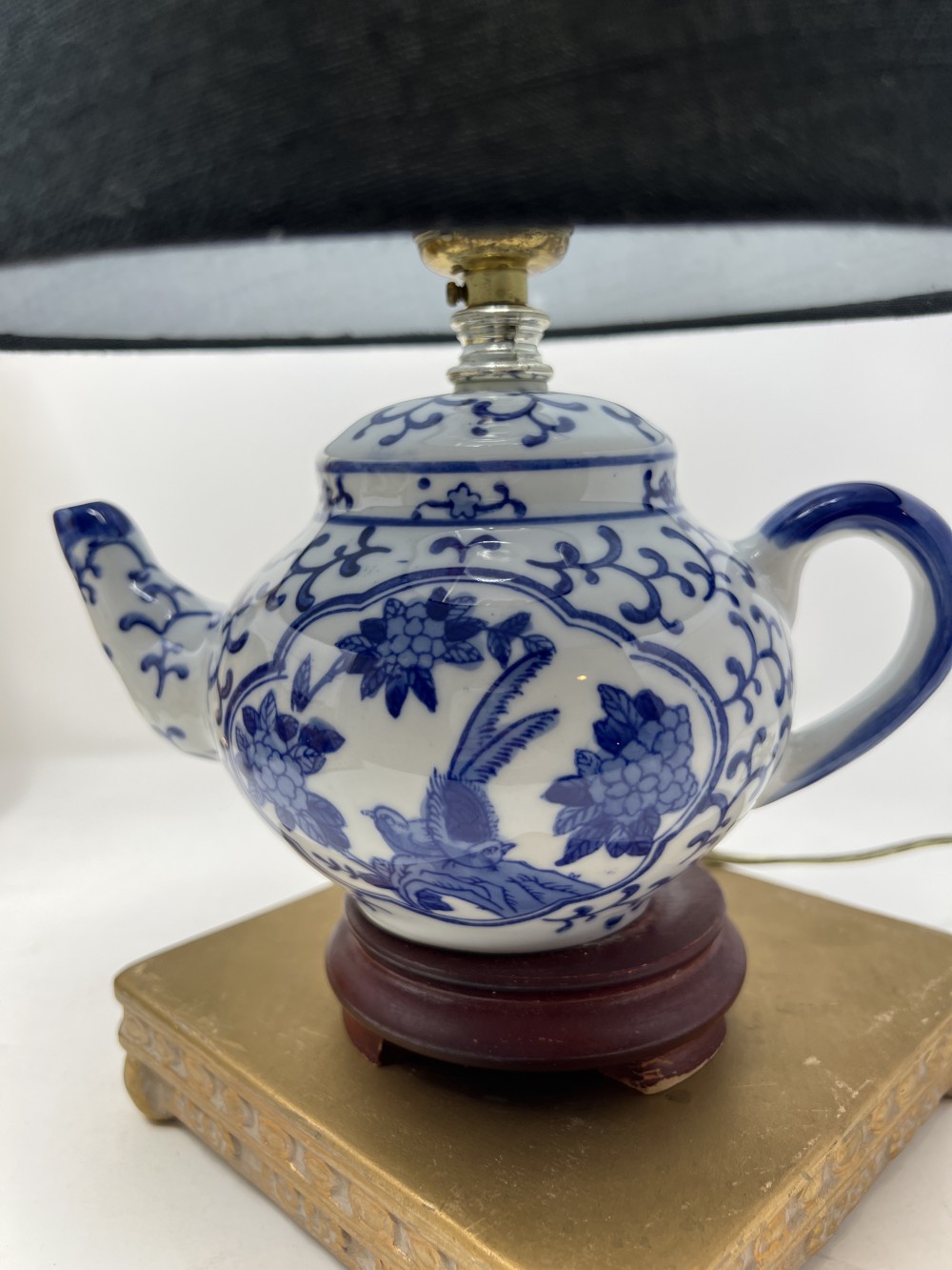 Vtg Blue/White Teapot Lamp w/shade