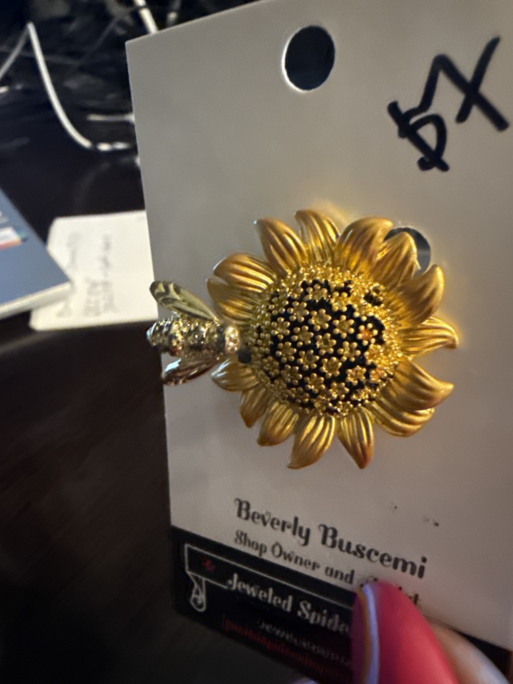 Brooch Pin - Sun Flower w Floating Bee