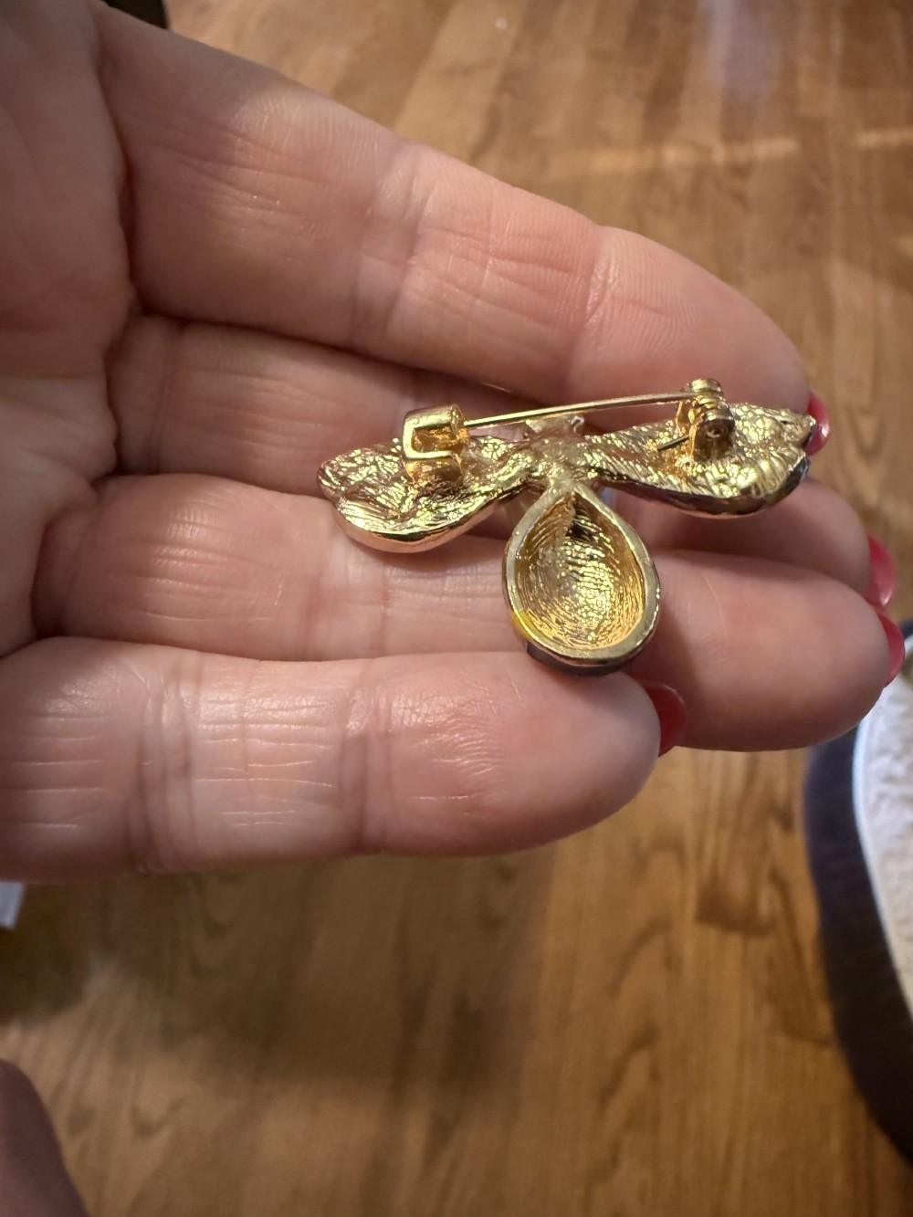 Brooch Pin-Bee w Pearl Center and Rhinestone Wings
