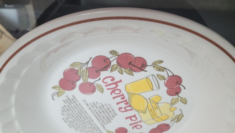 VTG Hankook Cherry Pie Plate