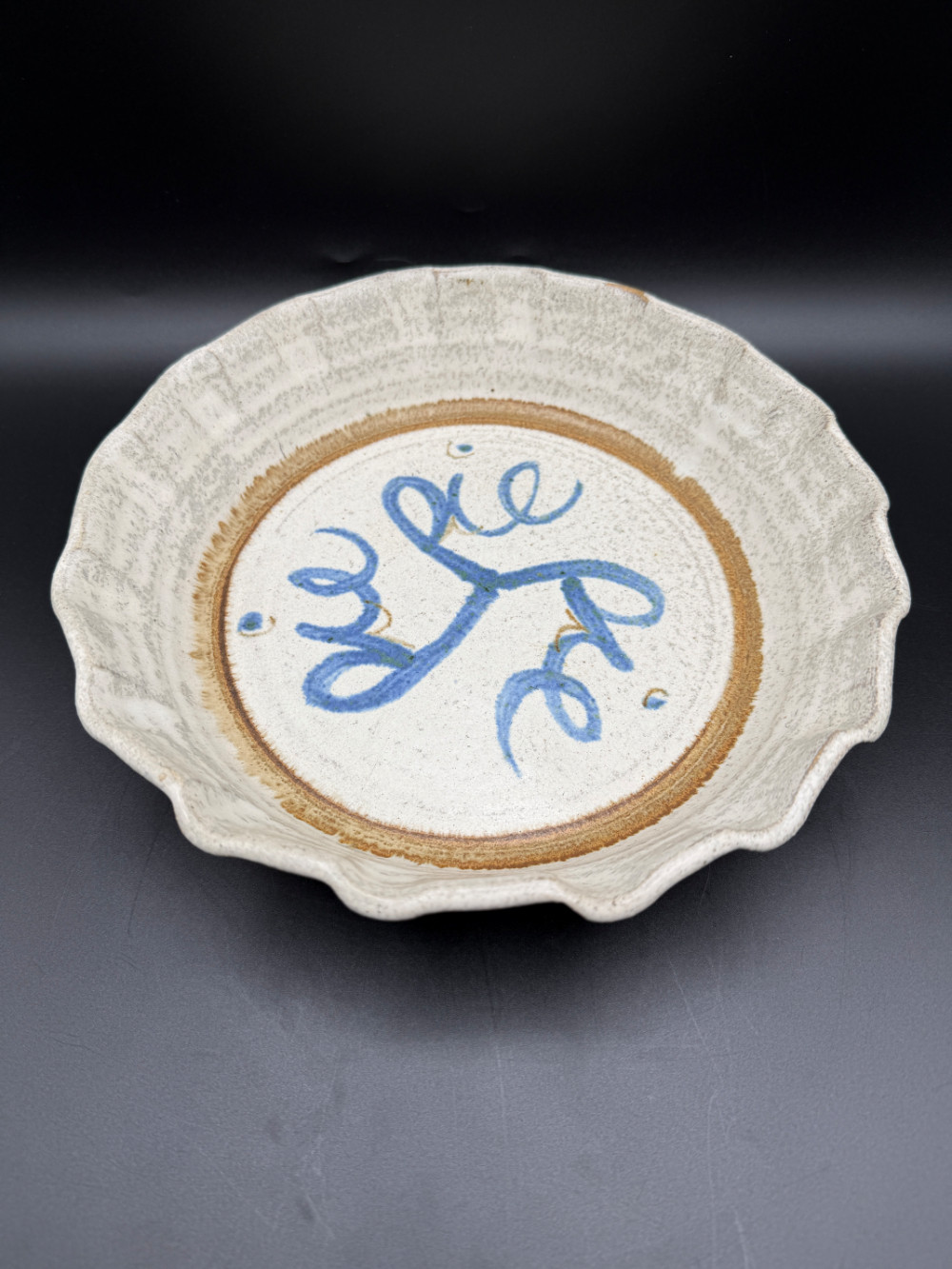 Vintage Hand-Thrown Studio Pottery Scalloped Pie Dish – Blue Cursive Pie Pie Pie Speckled Stoneware Baker, Signe