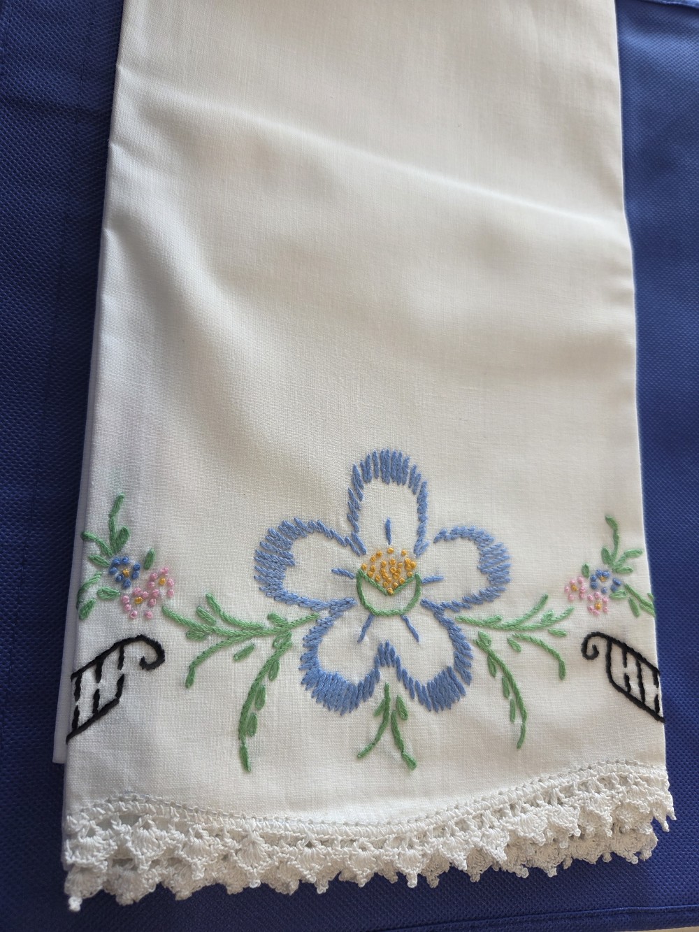 LN-1653 pair white pillowcases, blue flower