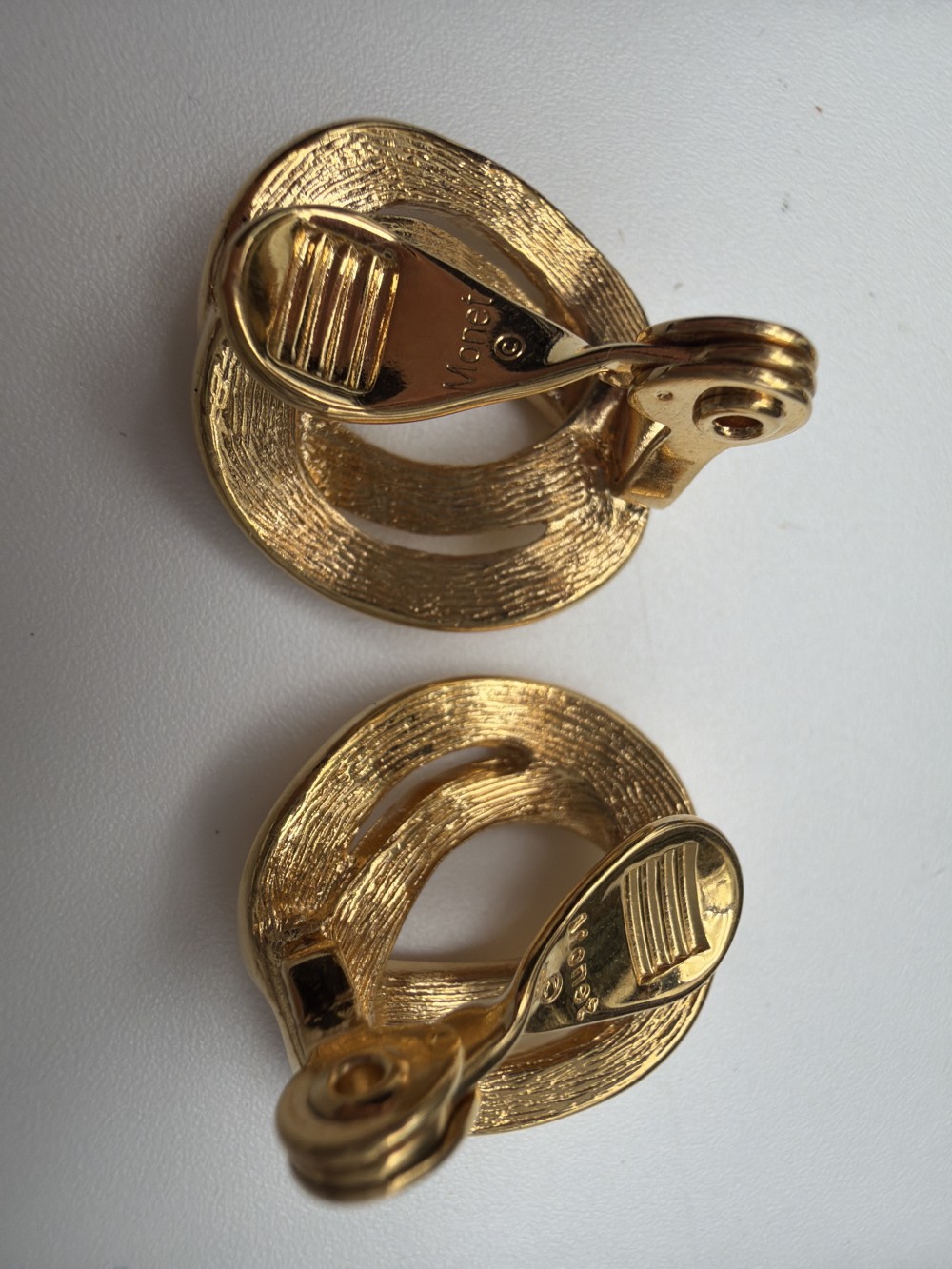 Vintage Monet Gold Tone Interlocking Open Oval Clip-On Earrings
