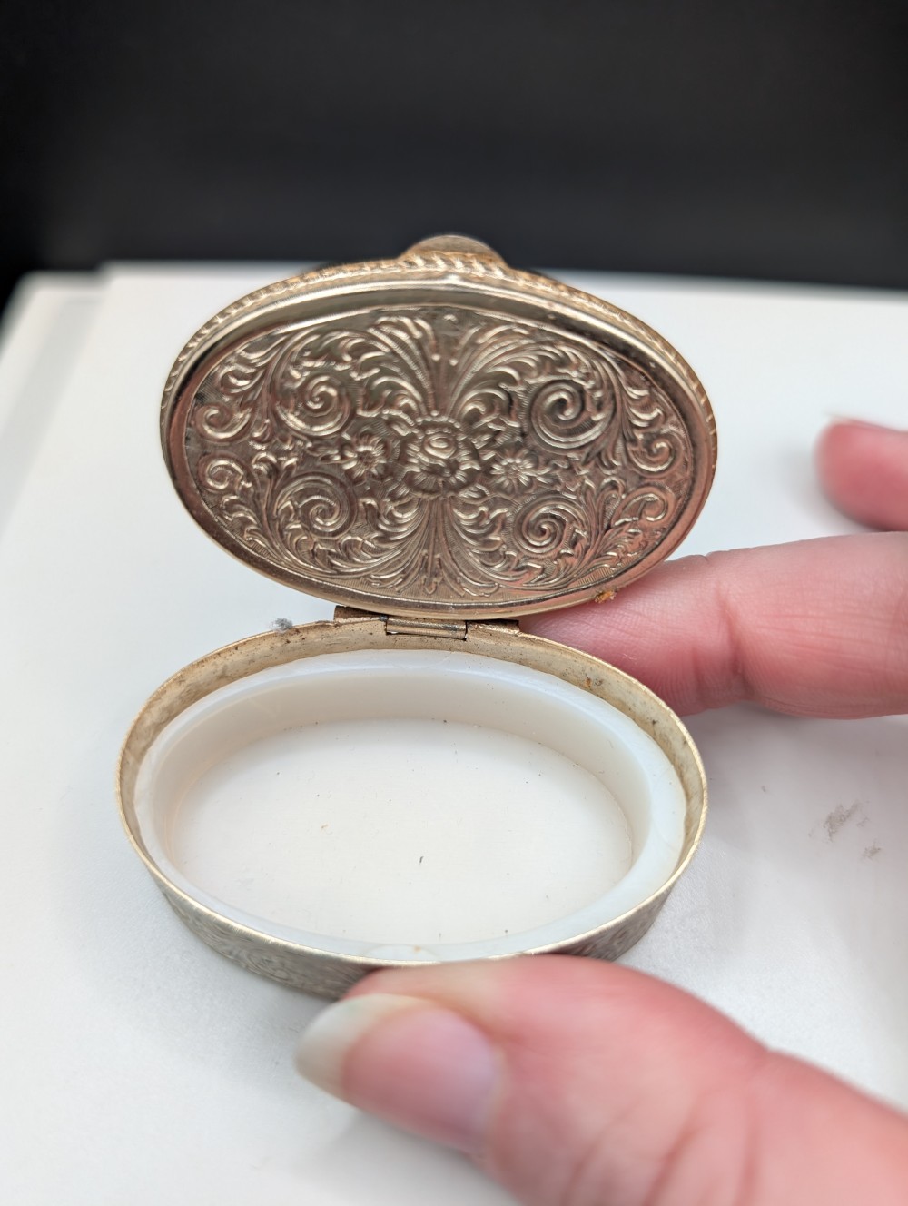 Vtg ceramic/metal pill box
