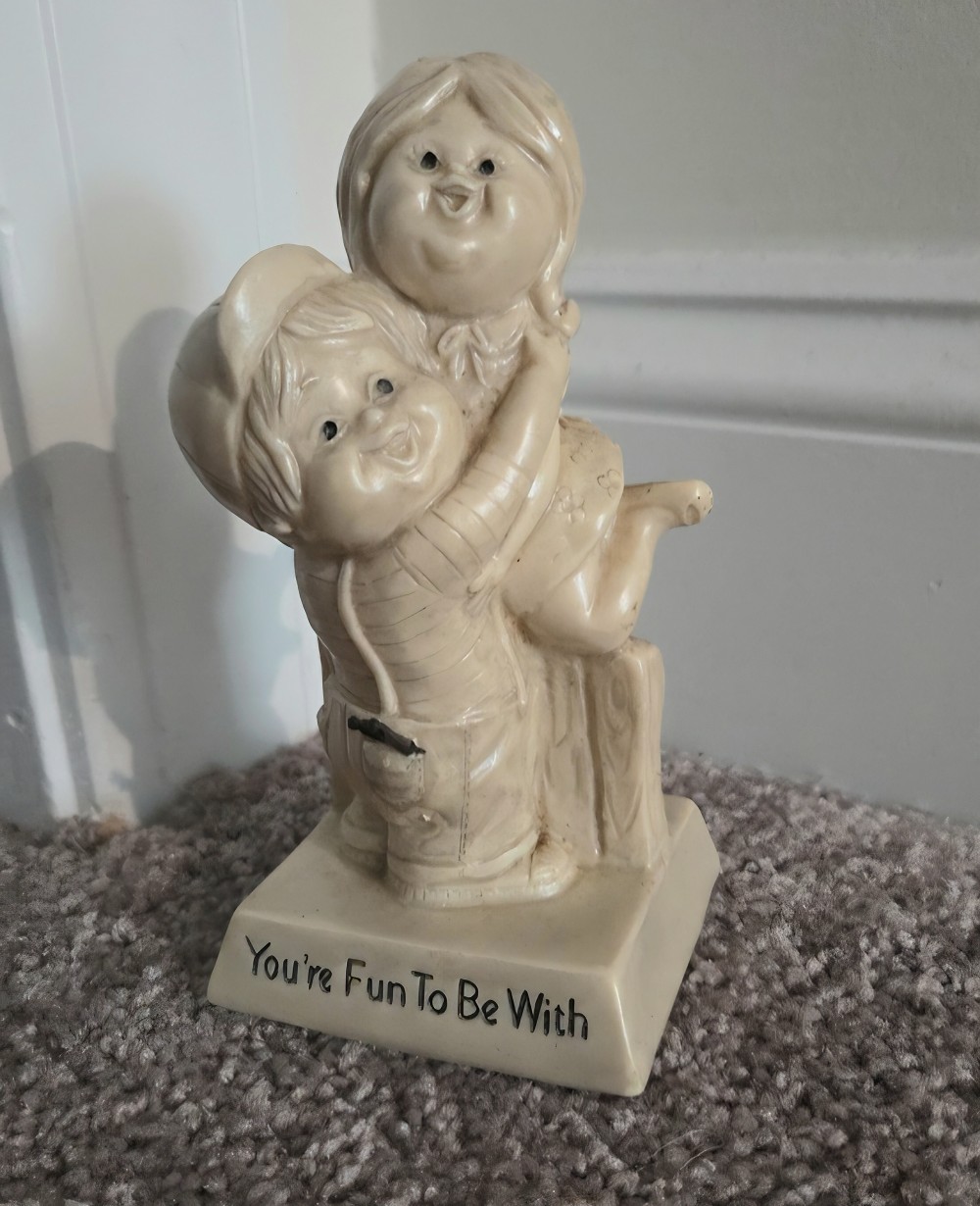 Vintage 1971 R & W Berries Figurine