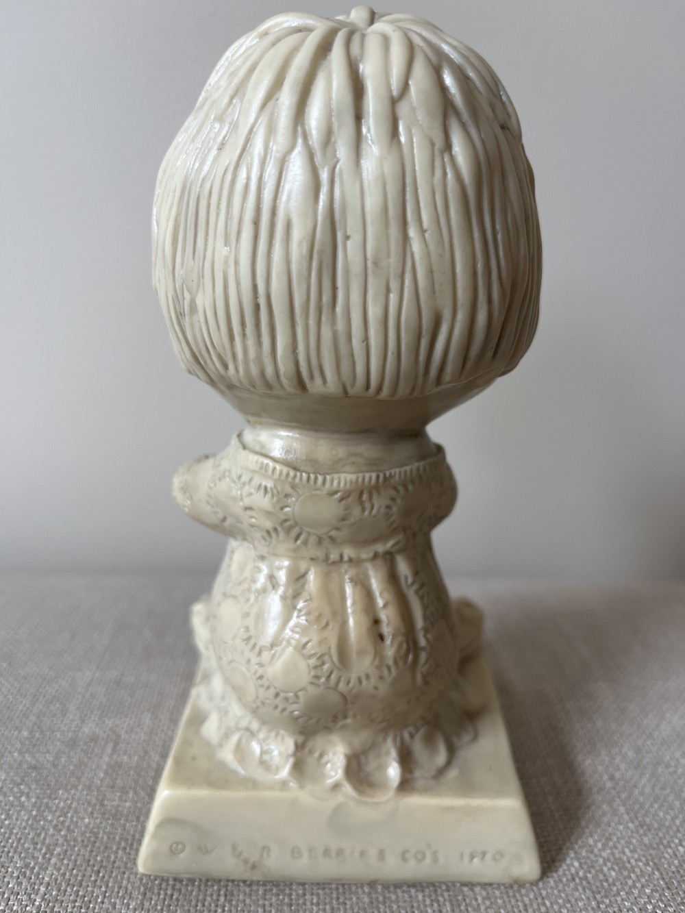 Vintage Statue 1070s 