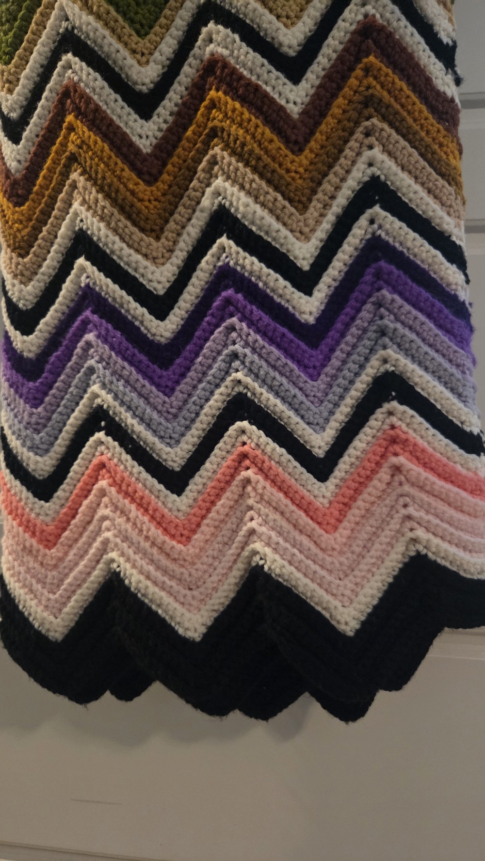 LN-1711  crocheted chevron afghan