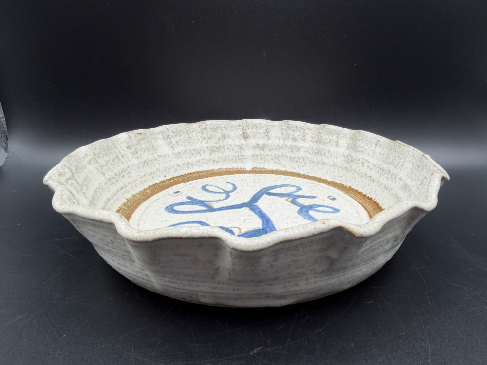 Vintage Hand-Thrown Studio Pottery Scalloped Pie Dish – Blue Cursive Pie Pie Pie Speckled Stoneware Baker, Signe
