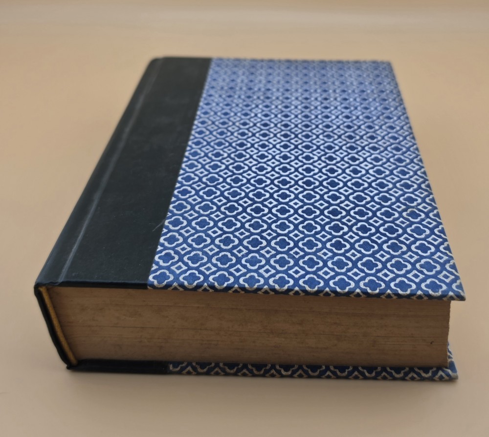 1982 Readers Digest Book Blue and White