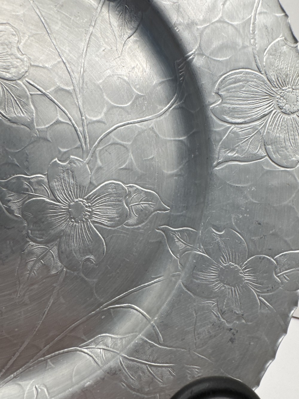 HAMMERED ALUMINUM PLATE. EMBOSSED