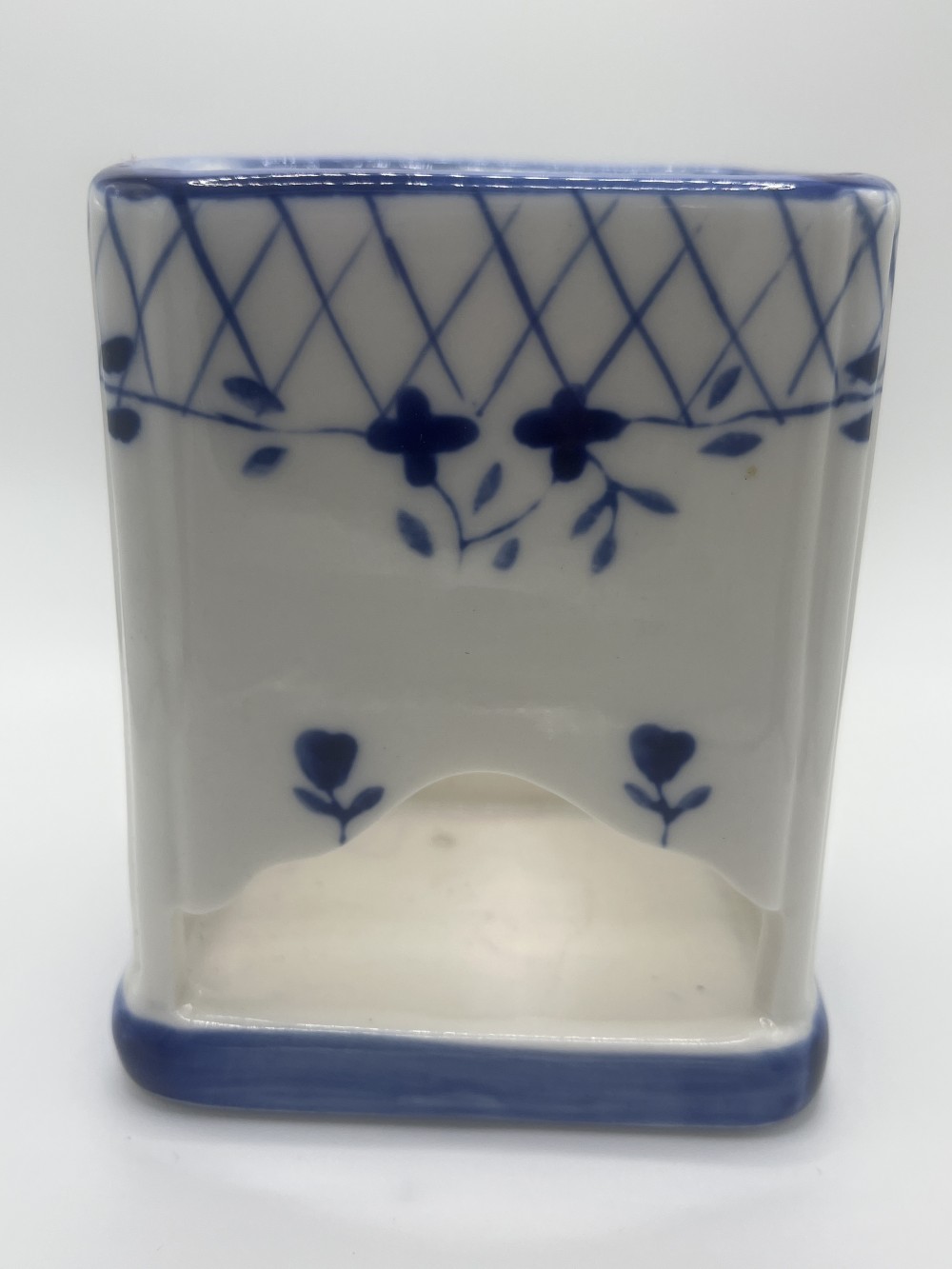 Blue & white ceramic tea bag or sugar packet holder