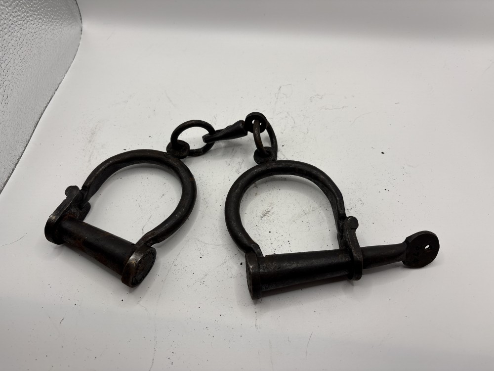 Hand Cuff Round Cast Iron ~4.5 inch x 3 inch