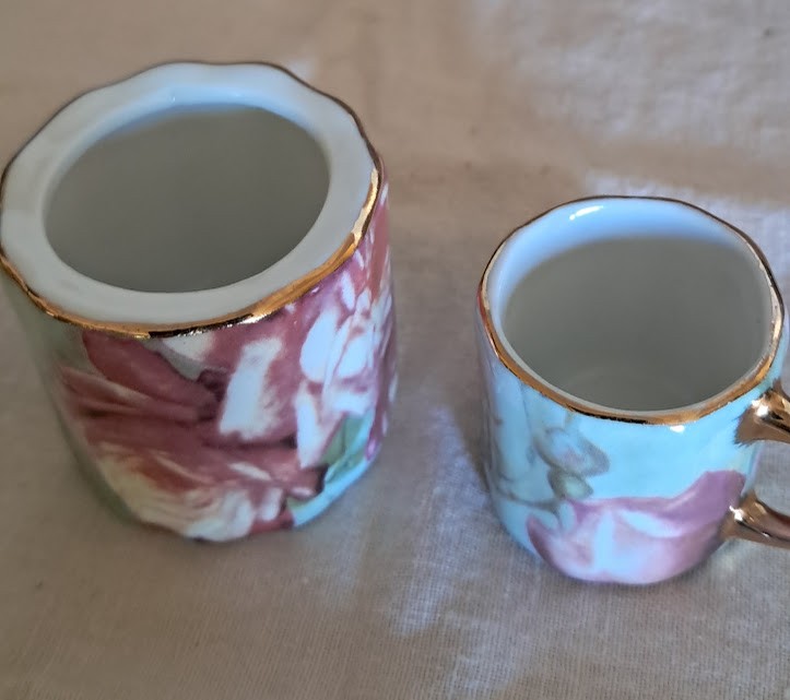 Victoria Rose Miniature Tea Set (Chipped edge-teapot)