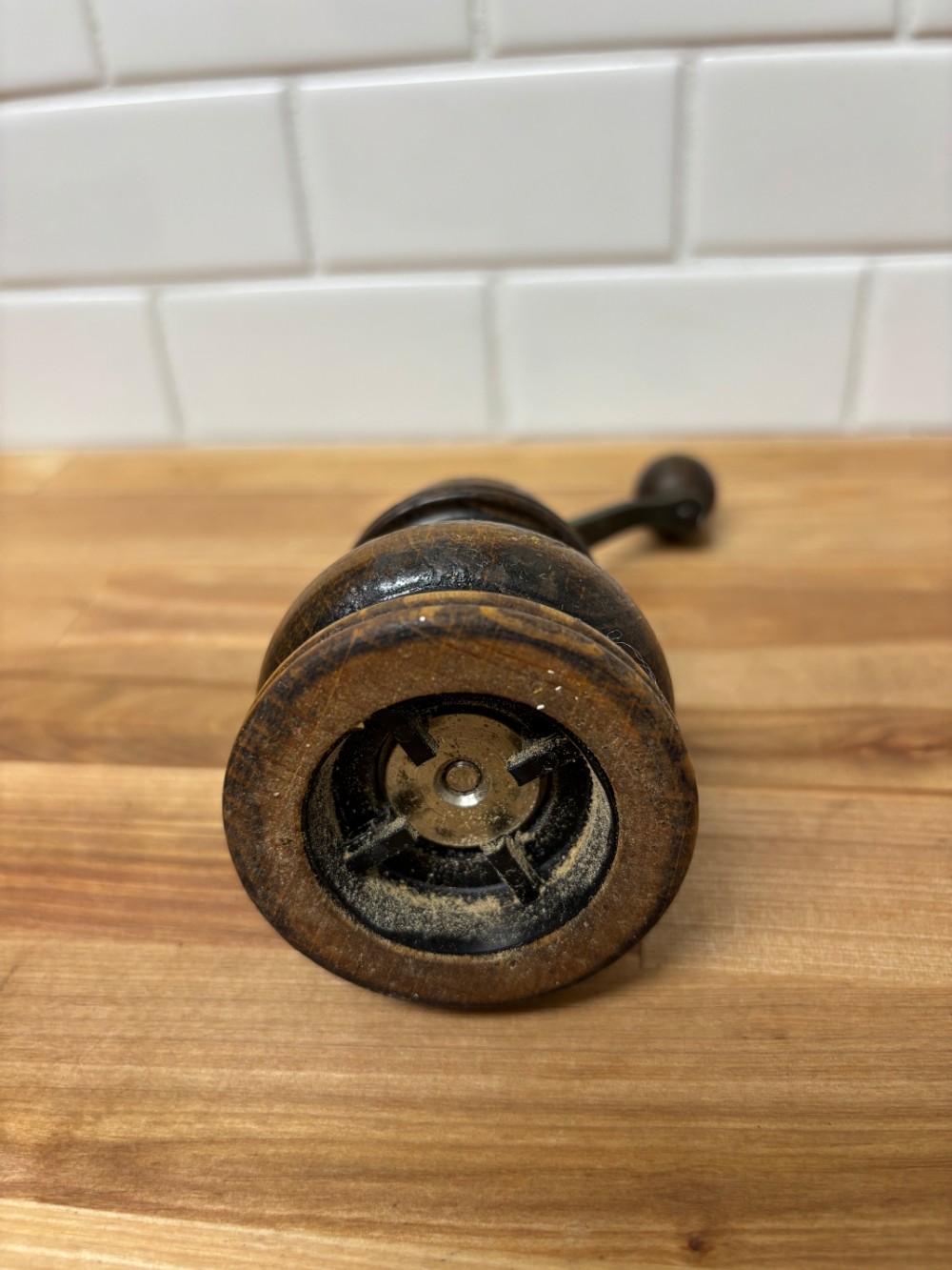 Wooden Pepper Mill Hand Crank Grinder Rustic Primitive Kitchen Decor