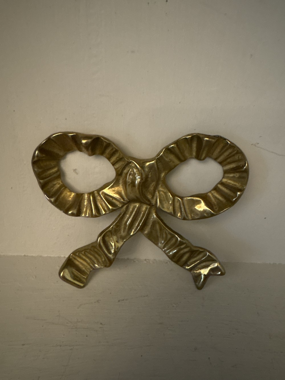Brass Ribbon Bow Wall Hook, Wall Mounted Keyhole Mount, 4 in Wide