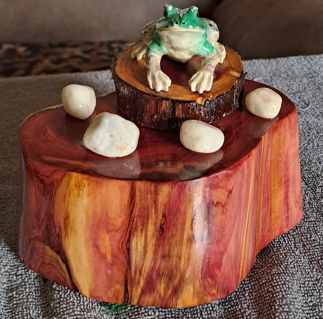 Cedar Cookie Frog Figurine