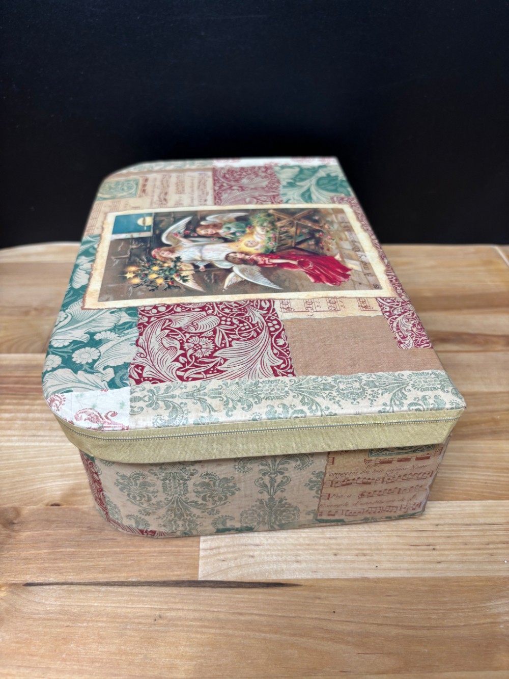 Brother Sister Design Studio Christmas Decorative Suitcase Box Nativity Angels 2007