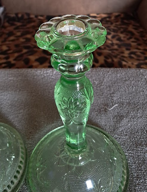 Tiara Exclusive Chantilly Green Candle Sticks (2)